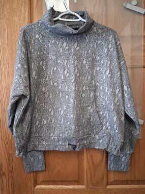 Womens size large Kyodan outdoor sweatshirt